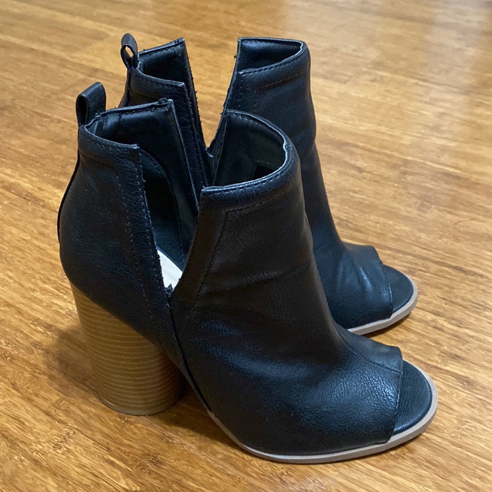 Qupid Brand open toe bootie/ Black Leather/ 3.5” heel /size 6.5/Worn once